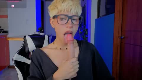 Snapshot of taichi_bluy chatting on 02-03-26, 12:10 taichi online show from 02-03-26, 12:10