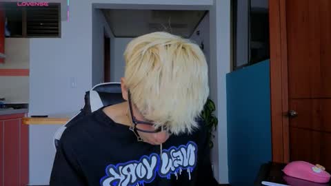 Snapshot of taichi_bluy chatting on 02-10-26, 02:54 taichi online show from 02-10-26, 02:54