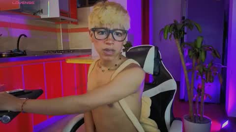 Snapshot of taichi_bluy chatting on 02-13-26, 11:17 taichi online show from 02-13-26, 11:17