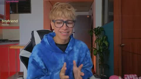 Snapshot of taichi_bluy chatting on 02-18-26, 03:30 taichi online show from 02-18-26, 03:30