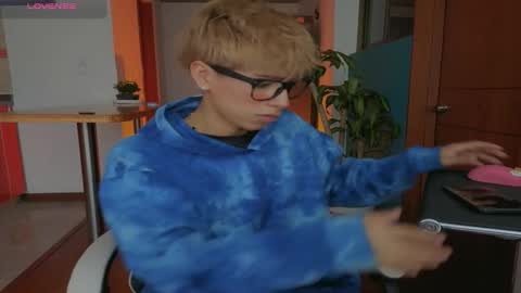 Snapshot of taichi_bluy chatting on 02-22-26, 12:26 taichi online show from 02-22-26, 12:26