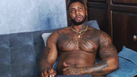 Tairon Tucke online show from 12-30-24, 01:04