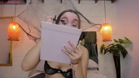 Taissa online show from 11-01-25, 04:31