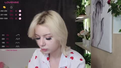 Snapshot of taitatkins chatting on 01-25-25, 05:19 Emily online show from 01-25-25, 05:19