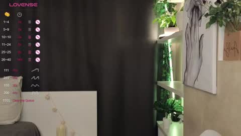 Snapshot of taitatkins chatting on 01-29-25, 09:07 Emily online show from 01-29-25, 09:07