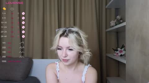 Snapshot of taitatkins chatting on 02-02-25, 12:19 Emily online show from 02-02-25, 12:19