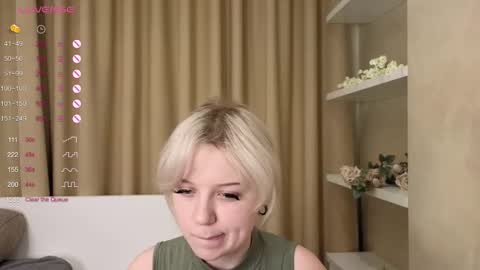 Snapshot of taitatkins chatting on 02-10-25, 12:08 Emily online show from 02-10-25, 12:08