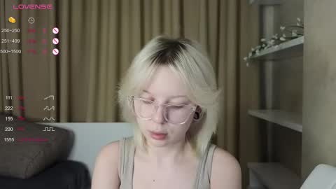 Snapshot of taitatkins chatting on 02-19-25, 05:27 Emily online show from 02-19-25, 05:27