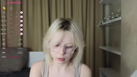 Snapshot of taitatkins chatting on 02-19-25, 09:03 Emily online show from 02-19-25, 09:03