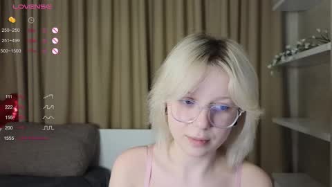 Snapshot of taitatkins chatting on 02-20-25, 12:08 Emily online show from 02-20-25, 12:08