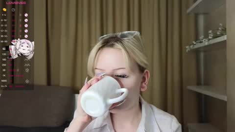 Snapshot of taitatkins chatting on 02-28-25, 09:01 Emily online show from 02-28-25, 09:01