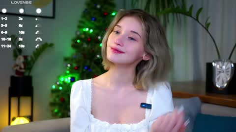 Snapshot of taitehambelton chatting on 12-18-24, 01:59 Mia online show from 12-18-24, 01:59