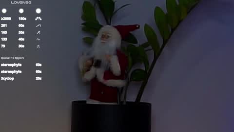 Snapshot of taitehambelton chatting on 12-18-24, 08:09 Mia online show from 12-18-24, 08:09