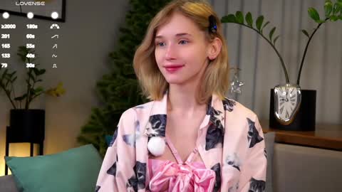 Snapshot of taitehambelton chatting on 01-26-25, 12:05 Mia online show from 01-26-25, 12:05