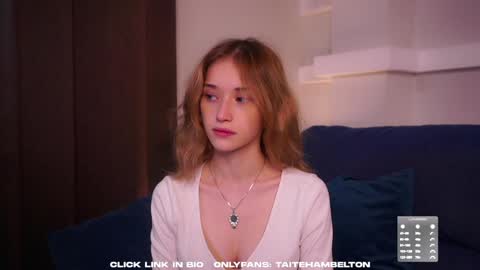 Snapshot of taitehambelton chatting on 09-29-25, 02:06 Mia online show from 09-29-25, 02:06