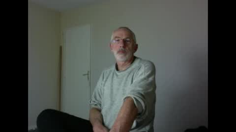 Snapshot of taliesin4321 chatting on 10-14-25, 06:52 Jack Pierrot online show from 10-14-25, 06:52