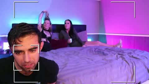 Snapshot of talltitsandtats chatting on 12-14-24, 05:40 talltitsandtats online show from 12-14-24, 05:40