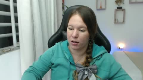 Snapshot of tamy_shine87 chatting on 12-18-24, 05:26 Im Samy online show from 12-18-24, 05:26