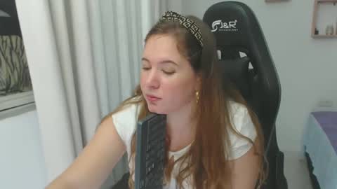 Snapshot of tamy_shine87 chatting on 02-08-25, 02:36 Im Samy online show from 02-08-25, 02:36