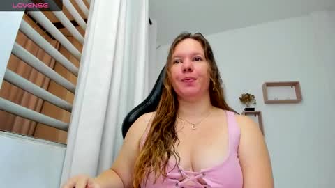 Snapshot of tamy_shine87 chatting on 02-16-25, 12:52 Im Samy online show from 02-16-25, 12:52