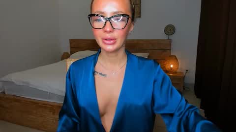 Mila online show from 11-05-25, 12:21