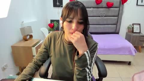 Snapshot of tania_duque chatting on 03-19-26, 01:48 Tania online show from 03-19-26, 01:48