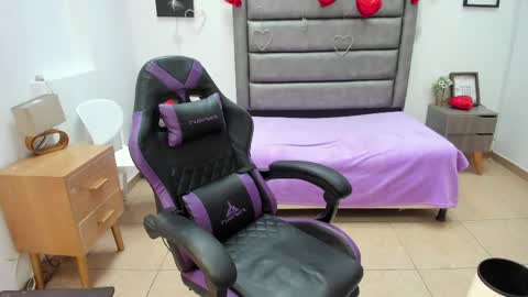 Snapshot of tania_duque chatting on 04-08-26, 02:28 Tania online show from 04-08-26, 02:28