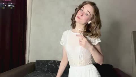 Mia online show from 04-05-26, 10:34