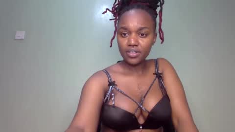 Snapshot of tannia004 chatting on 12-19-24, 10:24 tania online show from 12-19-24, 10:24