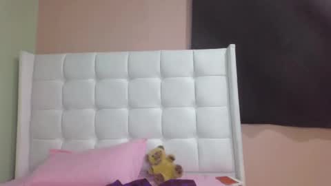 Snapshot of tannia004 chatting on 12-22-24, 06:59 tania online show from 12-22-24, 06:59