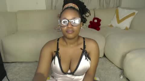 Snapshot of tannia004 chatting on 07-28-26, 10:42 tania online show from 07-28-26, 10:42