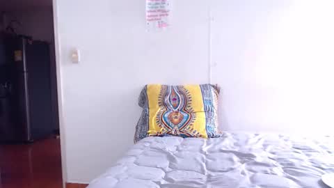 Angeline  Follow  online show from 02-23-25, 07:49