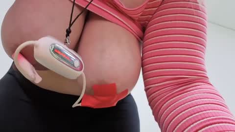 Snapshot of tanya_vader chatting on 11-14-25, 11:20 Vader online show from 11-14-25, 11:20