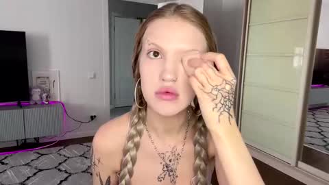 Snapshot of tanyaquartaro chatting on 02-04-26, 11:05 Alisa online show from 02-04-26, 11:05