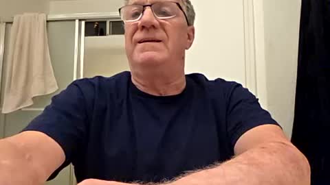 Snapshot of tapper1211 chatting on 06-11-26, 08:23 tapper1211 online show from 06-11-26, 08:23