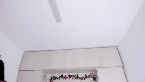 Snapshot of tarawiilson_ chatting on 09-14-25, 04:11 T A R A online show from 09-14-25, 04:11