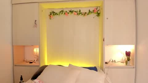  T A R A  online show from 03-25-26, 04:18