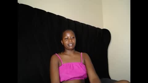 Snapshot of tasha_kimmy chatting on 12-18-25, 06:25 Ireen online show from 12-18-25, 06:25