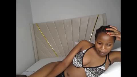 Snapshot of tasha_kimmy chatting on 02-06-26, 06:00 Ireen online show from 02-06-26, 06:00