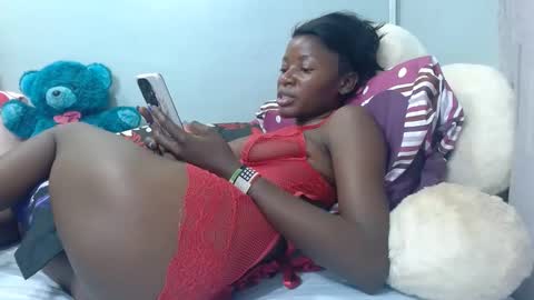 Snapshot of tasha_maya chatting on 02-15-25, 10:11 milan online show from 02-15-25, 10:11