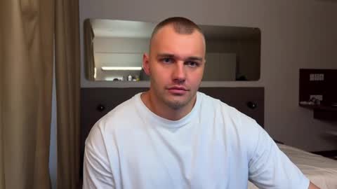 Snapshot of tasty_justin chatting on 09-19-25, 04:36 My shows 2100500 UTC3 online show from 09-19-25, 04:36