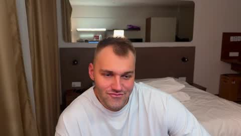 Snapshot of tasty_justin chatting on 11-19-25, 06:08 My shows 2100500 UTC3 online show from 11-19-25, 06:08