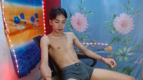 Snapshot of tastylicious_kim chatting on 12-23-24, 04:33 Ask me online show from 12-23-24, 04:33