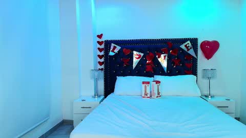 Snapshot of tata_and_michi chatting on 02-14-25, 03:33 tata_and_michi online show from 02-14-25, 03:33