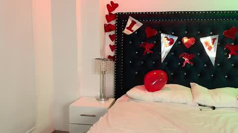 Snapshot of tata_and_michi chatting on 02-15-25, 03:31 tata_and_michi online show from 02-15-25, 03:31