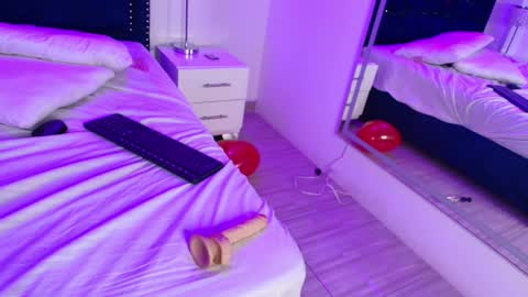 Snapshot of tata_and_michi chatting on 02-15-25, 06:33 tata_and_michi online show from 02-15-25, 06:33