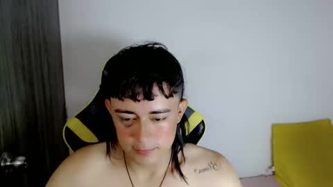 Snapshot of tatannn_ chatting on 11-11-25, 09:15 T A T A N online show from 11-11-25, 09:15