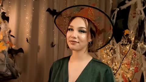 Snapshot of tate_crazy chatting on 10-31-25, 06:09 Tate online show from 10-31-25, 06:09