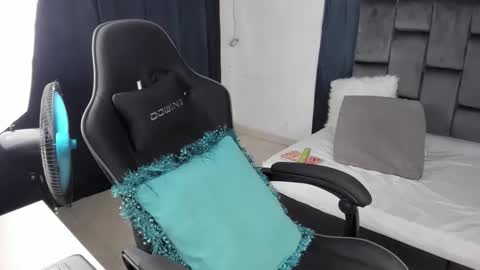 Snapshot of tati_jones chatting on 11-21-25, 07:56 Tatiana online show from 11-21-25, 07:56