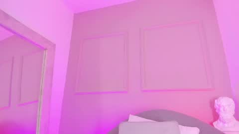 Snapshot of tatii_moon chatting on 06-13-26, 06:00 Tati online show from 06-13-26, 06:00